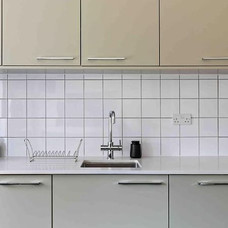 Modern 3 Bed Apartment In Tottenham Лондон Экстерьер фото