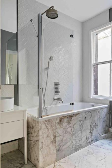 Modern 3 Bed Apartment In Tottenham Лондон Экстерьер фото